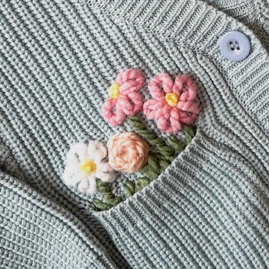 Bunch of Flowers (includes roses, daisies and greenery)